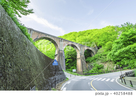 めがね橋　と　峠道 40258488