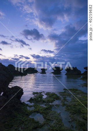 沖永良部島 ウジジ浜 奇岩 夜明け 沖永良部島 ウジジ浜 奇岩 夜明け 40259682