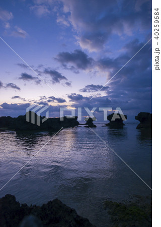 沖永良部島 ウジジ浜 奇岩 夜明け 沖永良部島 ウジジ浜 奇岩 夜明け 40259684