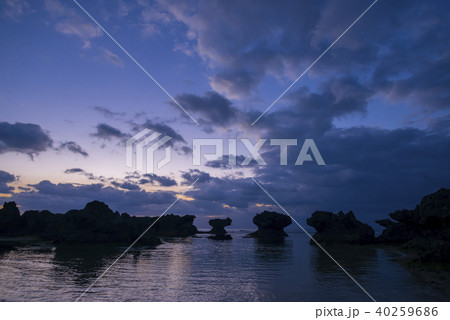 沖永良部島 ウジジ浜 奇岩 夜明け 沖永良部島 ウジジ浜 奇岩 夜明け 40259686