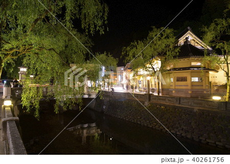 城崎温泉街　大谿川（おおたにがわ）の夜景（兵庫県豊岡市城崎町） 40261756