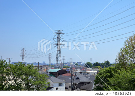 住宅街の中の送電線　東京都 40263923
