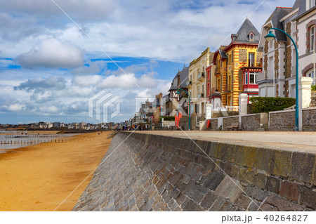 Embankment and beach, Saint-Malo, Brittany, France Embankment and beach, Saint-Malo, Brittany, France 40264827