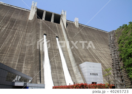 宮ヶ瀬ダムの放流 40265723