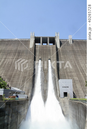 宮ヶ瀬ダムの放流 40265728