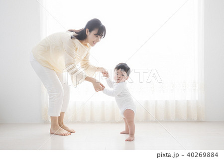 よちよち歩き 40269884