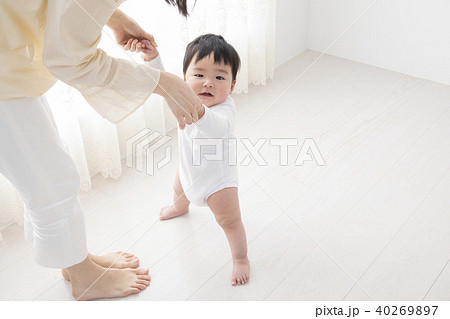 よちよち歩き よちよち歩き 40269897