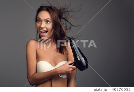 Pretty lady after taking bath 40270053