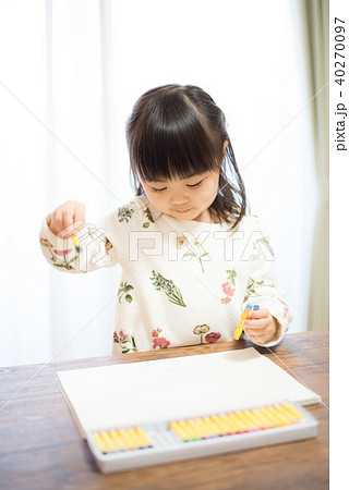 お絵かき 女の子の写真素材