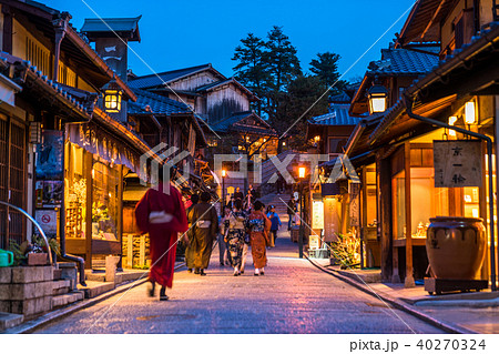 《京都府》二年坂・夜景 40270324