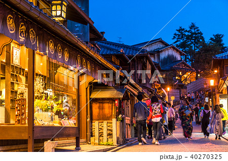 《京都府》二年坂・夜景 40270325