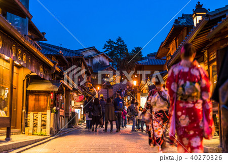 《京都府》二年坂・夜景 40270326