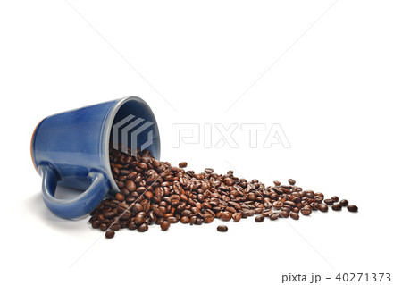 Coffee beans in coffee cup isolated on white 40271373