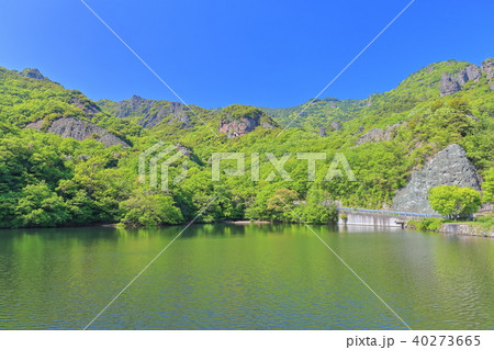 猪谷池と新緑の寒霞渓 猪谷池と新緑の寒霞渓 40273665