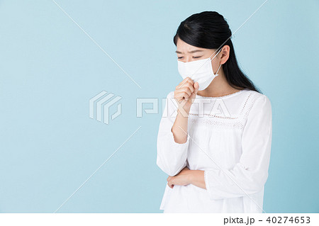 女性　ポートレート　ブルーバック 40274653