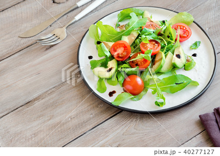 Avocado and tomatoes salad Avocado and tomatoes salad 40277127