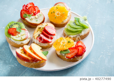 Fruit sandwiches with ricotta cheese 40277490