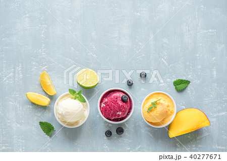 Various fruit and berries ice creams 40277671