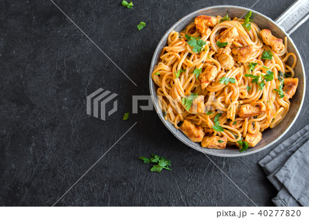 Chicken spaghetti pasta 40277820