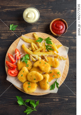 Chicken nuggets and french fries Chicken nuggets and french fries 40277936