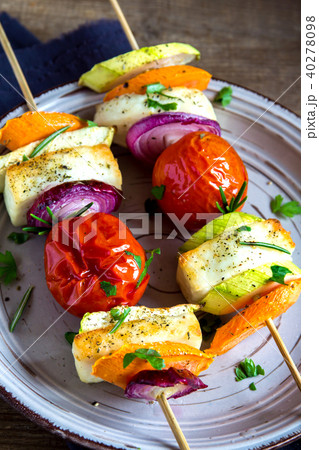 Halloumi cheese and vegetables grilled skewers 40278098