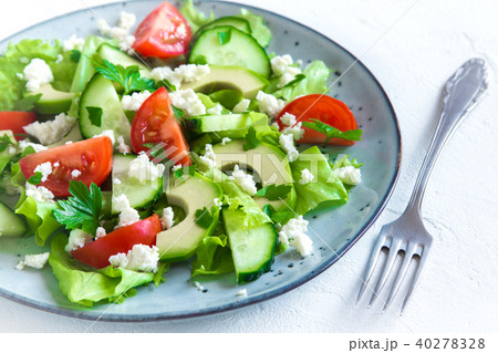 Vegetable salad with feta 40278328