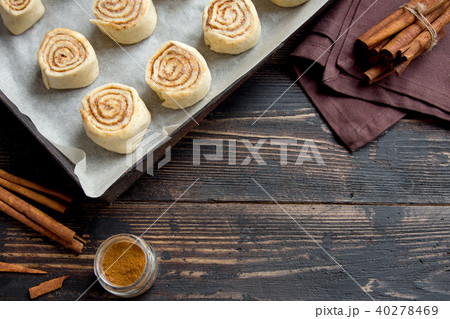 Cinnamon rolls 40278469