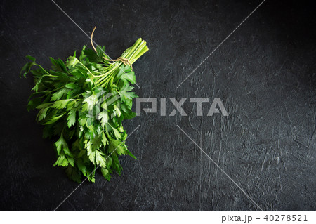 Organic Italian Parsley 40278521