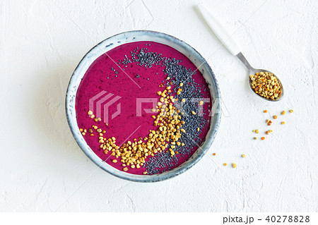 Acai smoothie bowl 40278828
