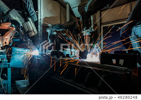 Industrial robots are movement welding 40280248
