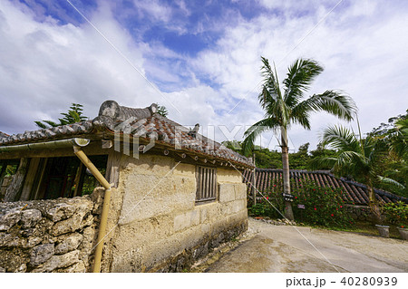 琉球村旧大城家住宅主屋 りゅうきゅうむらきゅうおおしろけじゅうたくしゅおくの写真素材