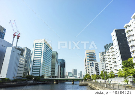 東京品川 港南高浜運河 リバーサイドの高層マンションの写真素材