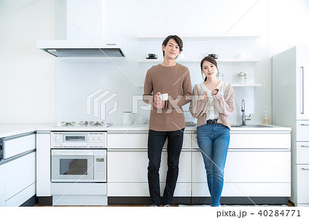キッチンのカップル キッチンのカップル 40284771