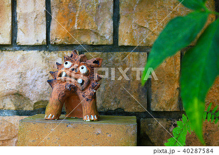 可愛いシーサーの置物 可愛いシーサーの置物 40287584