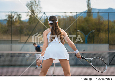 Woman playing Tennis 40287963