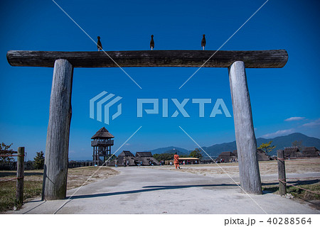 吉野ヶ里遺跡　吉野ヶ里歴史公園　南内郭入口の鳥形 40288564