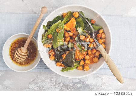 Salad with baked pumpkin and chickpeas  40288615
