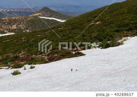 安達太良山から峰の辻へ向かう登山道から見た篭山 安達太良山から峰の辻へ向かう登山道から見た篭山 40288637