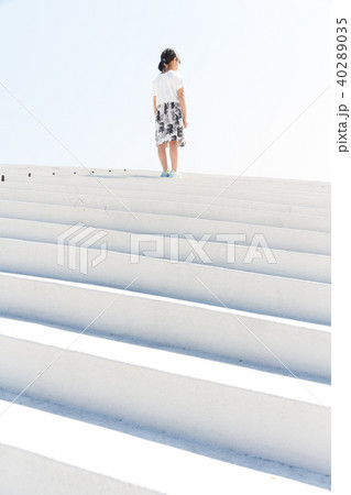 少女 寂しい 一人 少女 寂しい 一人 40289035