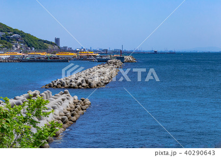 兵庫県神戸市、垂水区の海岸からの海の風景。 兵庫県神戸市、垂水区の海岸からの海の風景。 40290643