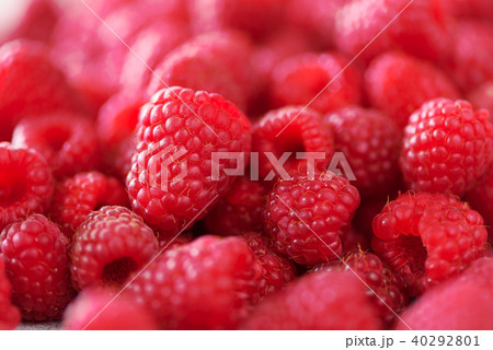 Ripe raspberries macro. Selective focus. Fruit 40292801