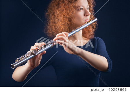 Flautist Flautist 40293661