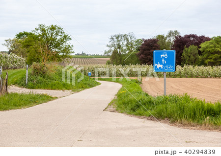 signpost of afarming along the road 40294839