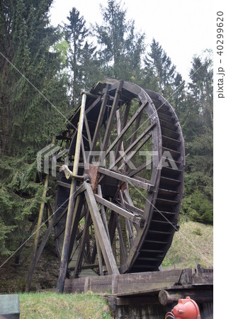 世界遺産 ドイツ ランメルスベルグ鉱山博物館 巨大な水車の写真素材