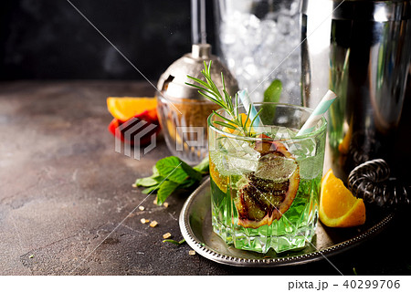 Cocktail with red lemon mint and vodka on dark stone background 40299706