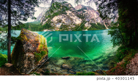 lake between mountains  40301145