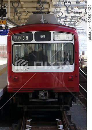 京急蒲田駅下りホームと京浜急行800形 40304420