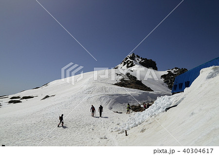 残雪期の木曽駒ヶ岳の乗越浄土と宝剣岳 ( 2018年4月29日 ) 残雪期の木曽駒ヶ岳の乗越浄土と宝剣岳 ( 2018年4月29日 ) 40304617