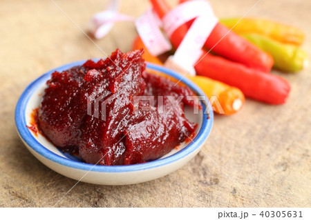 Korean red chili sauce - kochujang 40305631