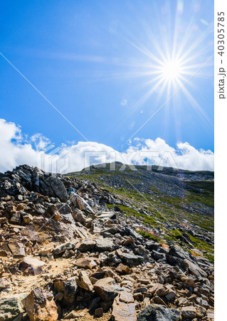 秋の常念岳登山(常念岳の頂へ) 秋の常念岳登山(常念岳の頂へ) 40305785
